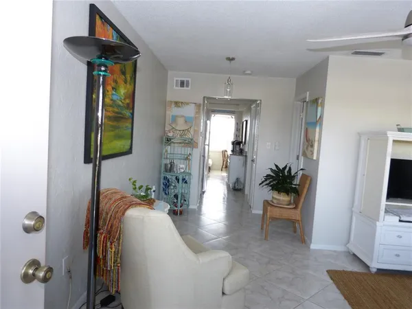 $1,895 | 2 Causeway Boulevard, Unit 206, Dunedin, FL 34698