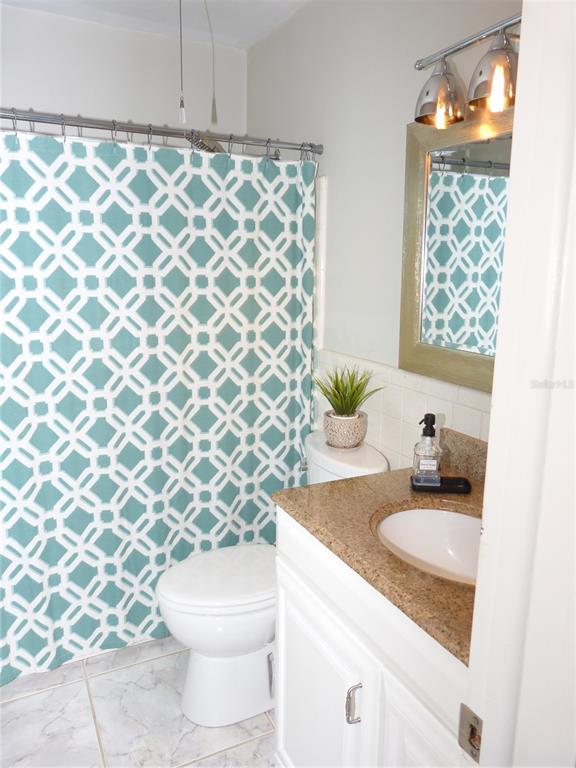 2 Causeway Boulevard, Unit 206 Dunedin, FL 34698 - Photo 8 of 26 a bathroom with a sink and a toilet