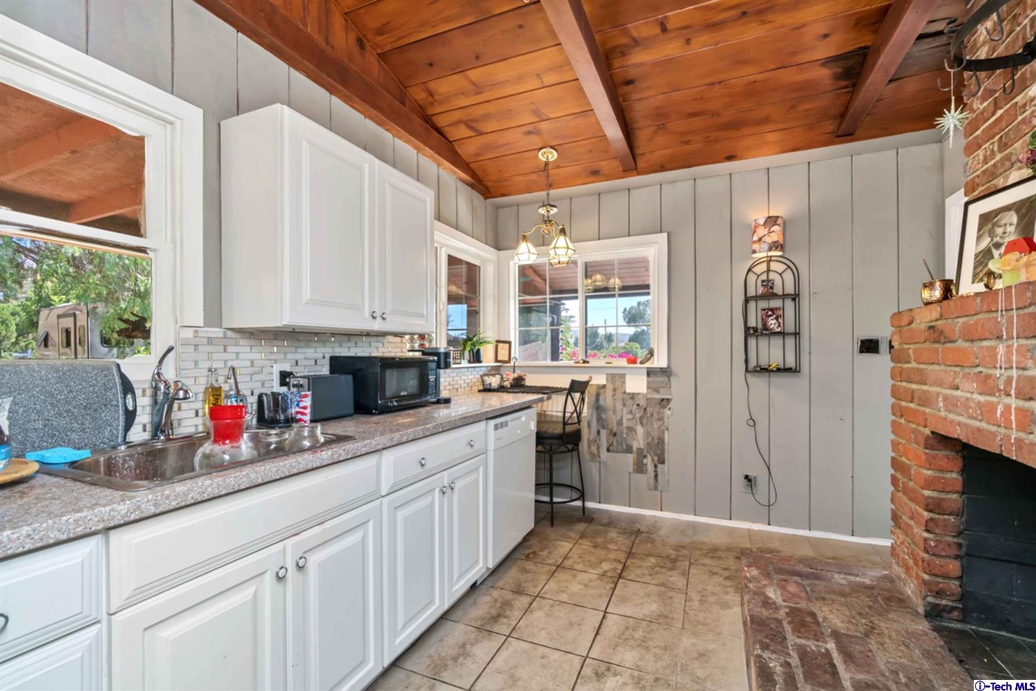 9407 Reverie Road Tujunga, CA 91042 - Photo 9 of 54 Gallery Image 9