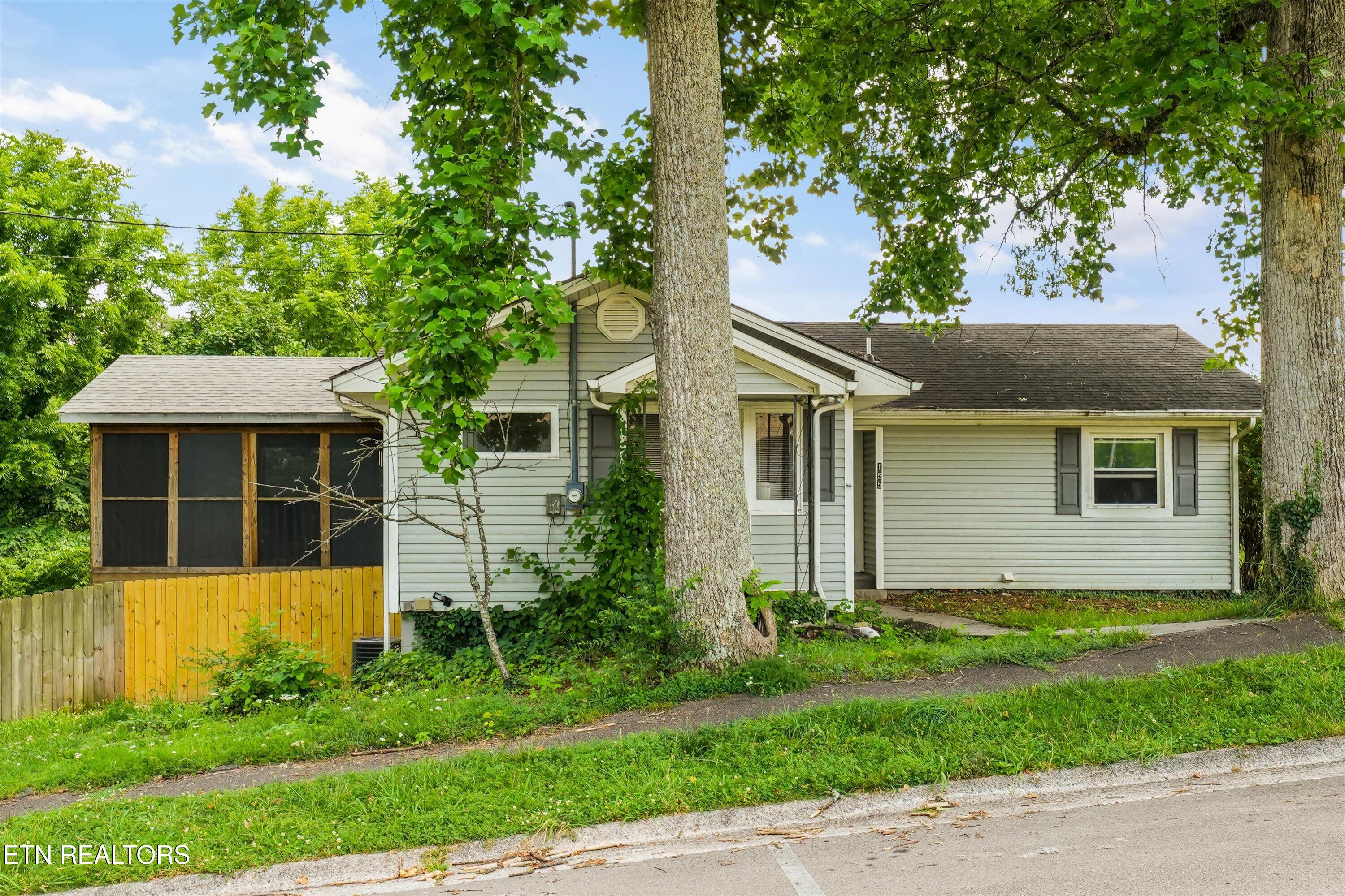 155 Kentucky Avenue Oak Ridge, TN 37830 - Photo 2 of 37 01-155 Kentucky Ave 27