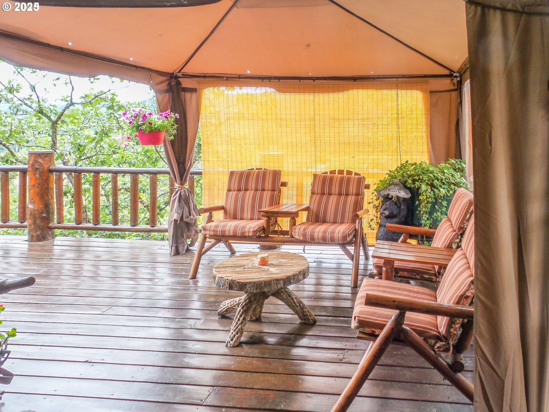 1138 Yokum Road Riddle, OR 97469 - Photo 16 of 33 a view of a city from a dining room