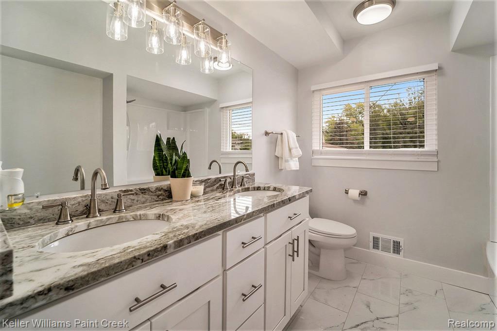 11096 East 10 Mile Road Warren, MI 48089 - Photo 5 of 31