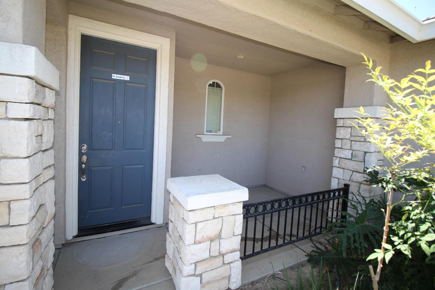 1014 Mango Avenue Madera, CA 93637 - Photo 4 of 19