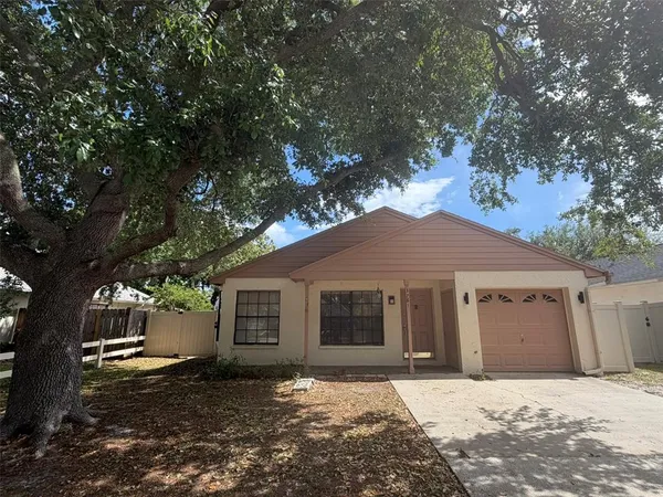 $2,500 | 3781 Lake Shore Drive, Palm Harbor, FL 34684