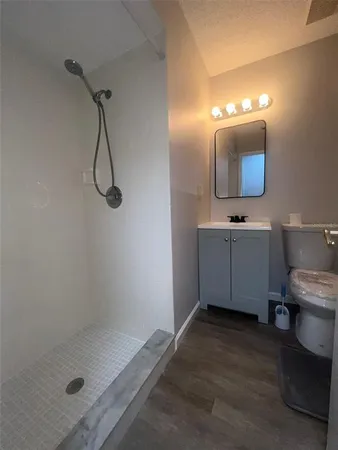 $2,500 | 3781 Lake Shore Drive, Palm Harbor, FL 34684