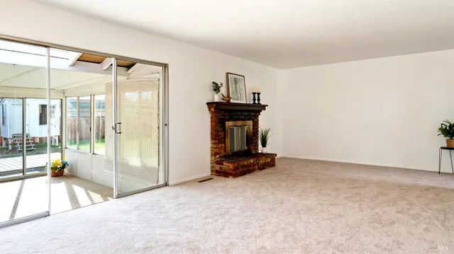 a view of empty room with floor to ceiling window