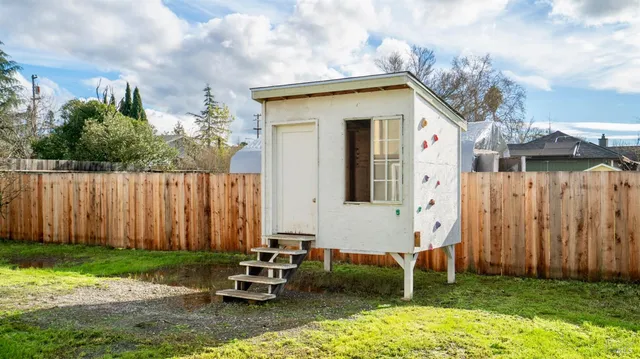 a view of a chair and table in backyard