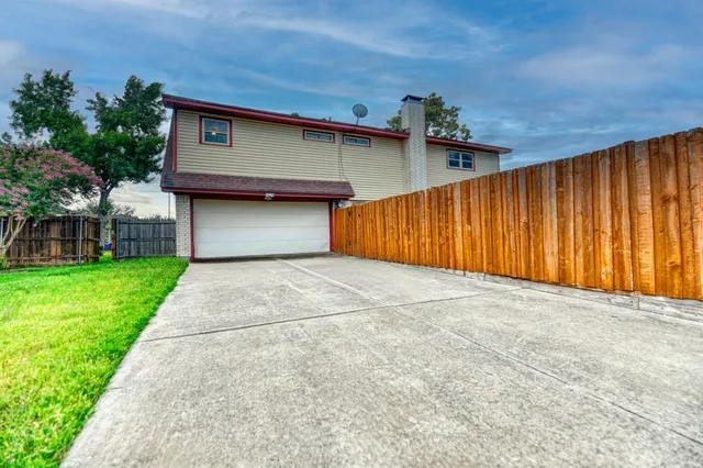a front view of house with yard