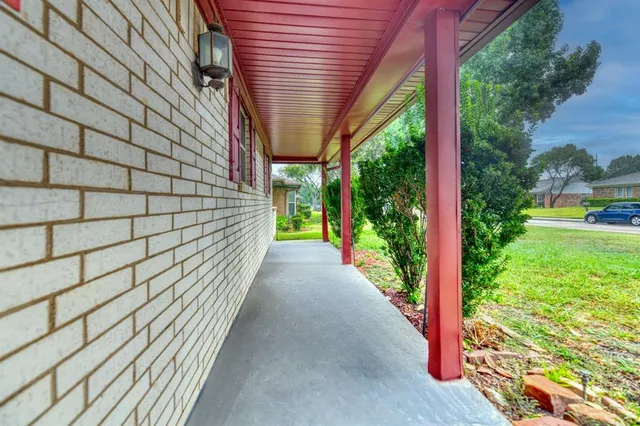 a view of a pathway with a yard