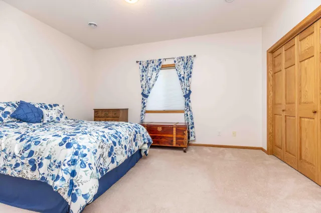 $249,000 | 1405 2nd Avenue Northeast, Barnesville, MN 56514