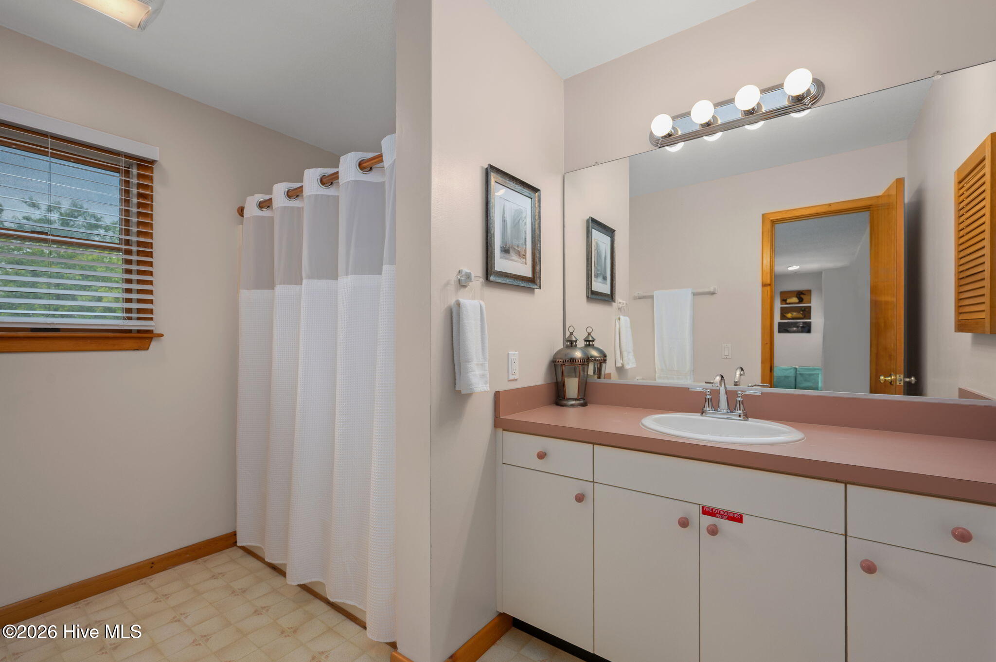 120 Jaycrest Road Duck, NC 27949 - Photo 50 of 77 46-web-or-mls-120-Jaycrest-ML-Hall-Bath