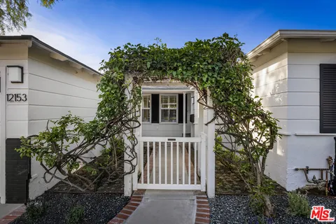 $6,950 | 12153 Maxwellton Road, Studio City, CA 91604