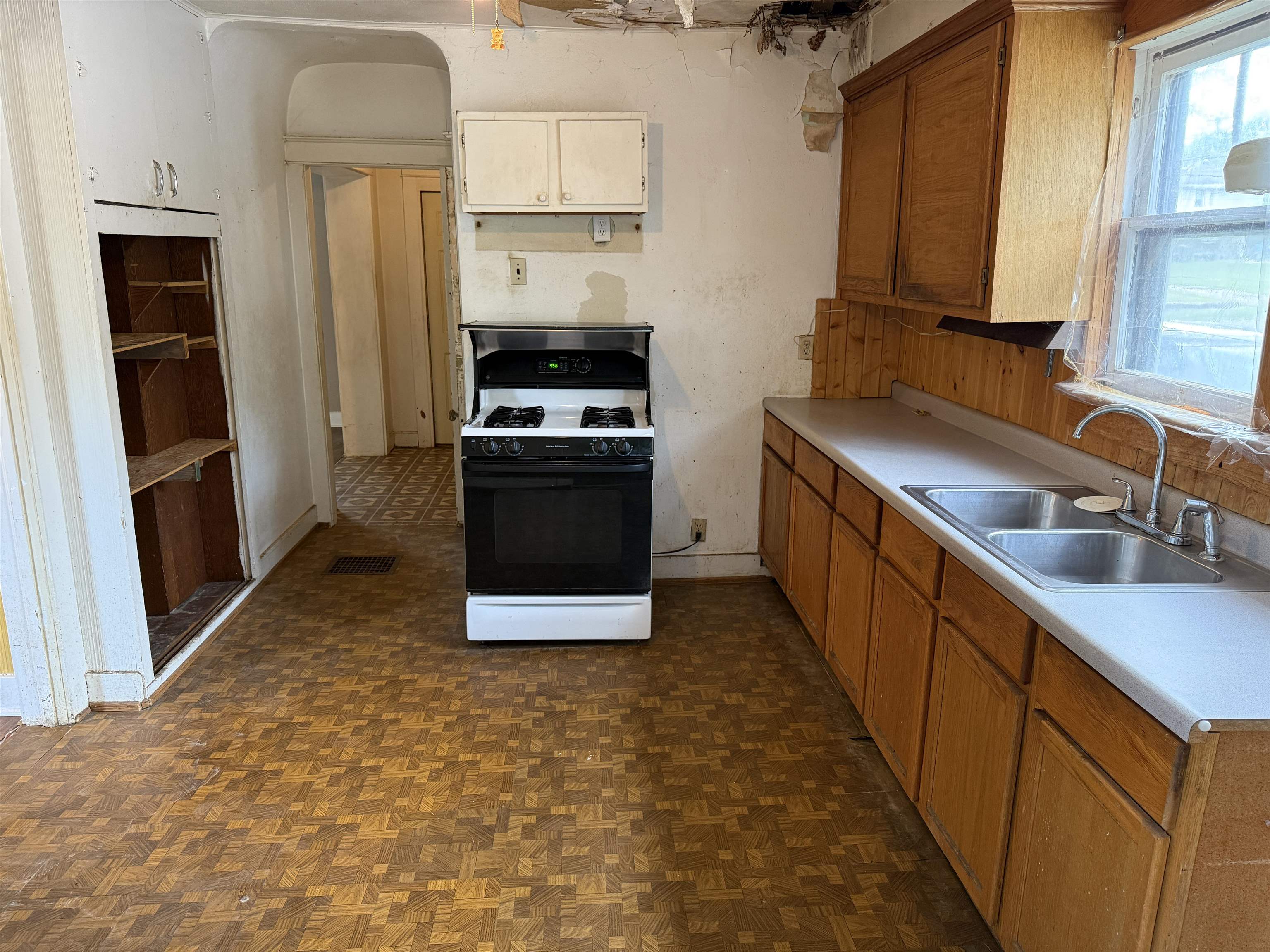 1473 South Float Avenue Freeport, IL 61032 - Photo 7 of 14 a kitchen with a sink stove and refrigerator