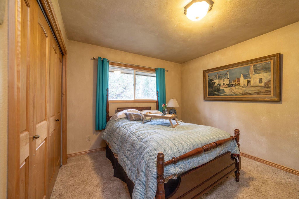 61860 Pettigrew Road Bend, OR 97702 - Photo 11 of 27 Bedroom #2