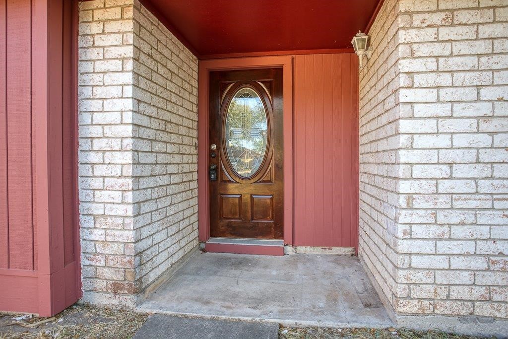 102 Timber Trail Circle Portland, TX 78374 - Photo 4 of 28 a view of a room with windows