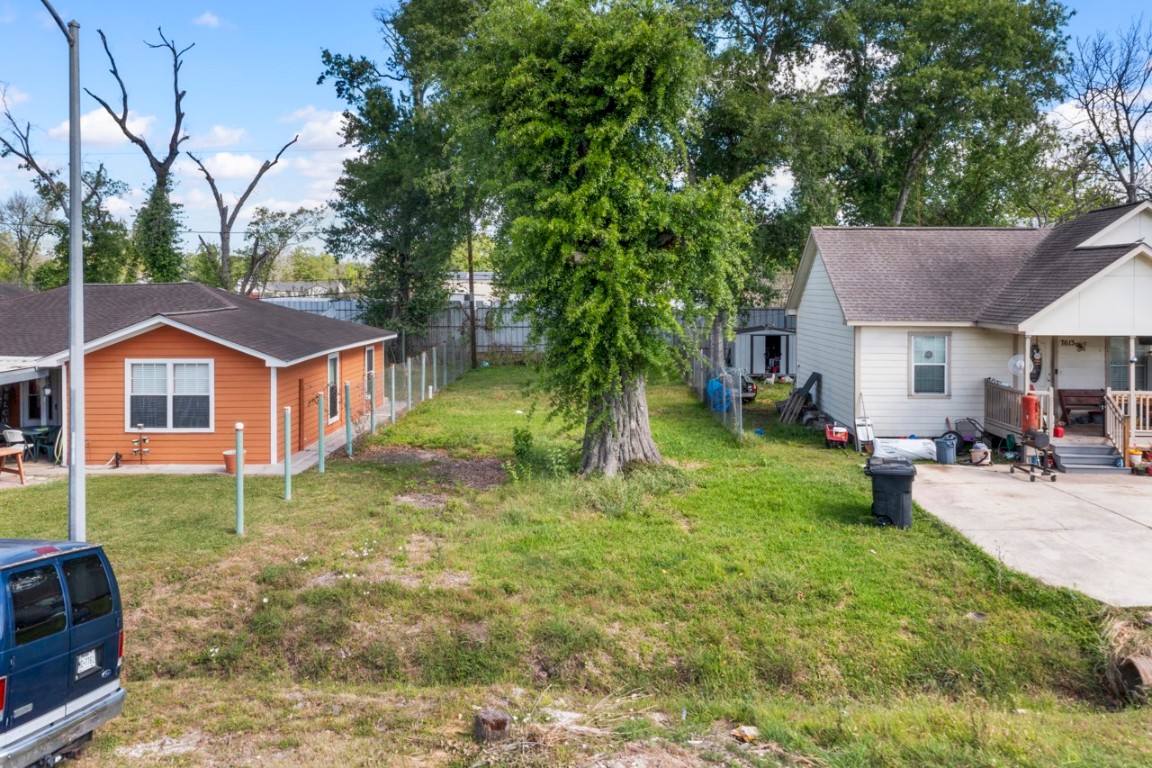 7609 Red Robin Lane Houston, TX 77075 - Photo 2 of 10