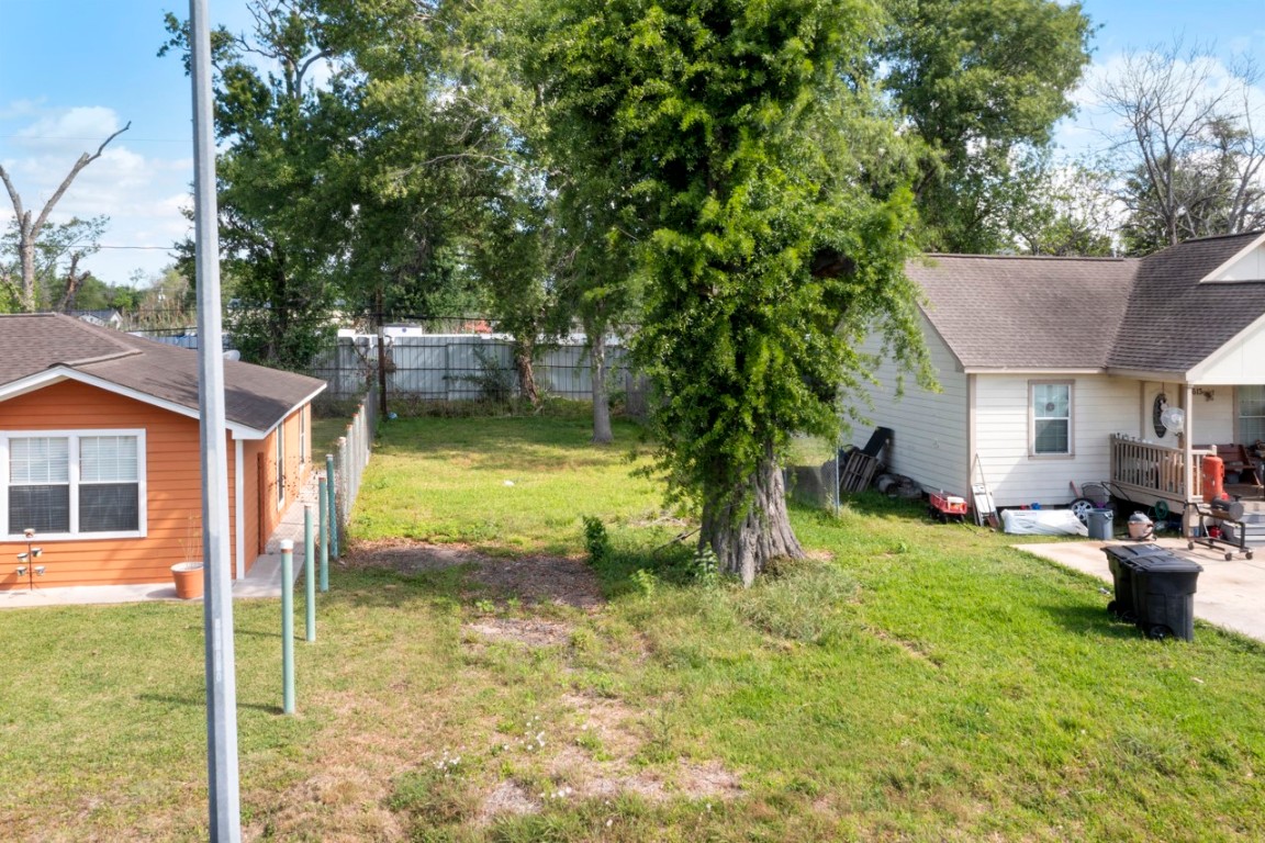 7609 Red Robin Lane Houston, TX 77075 - Photo 3 of 10