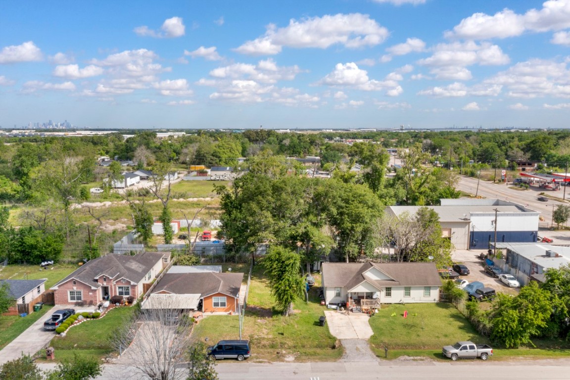 7609 Red Robin Lane Houston, TX 77075 - Photo 6 of 10