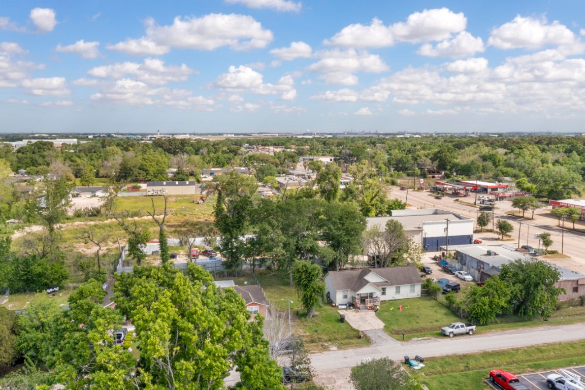 7609 Red Robin Lane Houston, TX 77075 - Photo 7 of 10