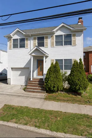 $7,500 | 1113 5th Avenue, New Hyde Park, NY 11040