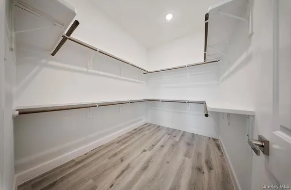 $7,500 | 1113 5th Avenue, New Hyde Park, NY 11040