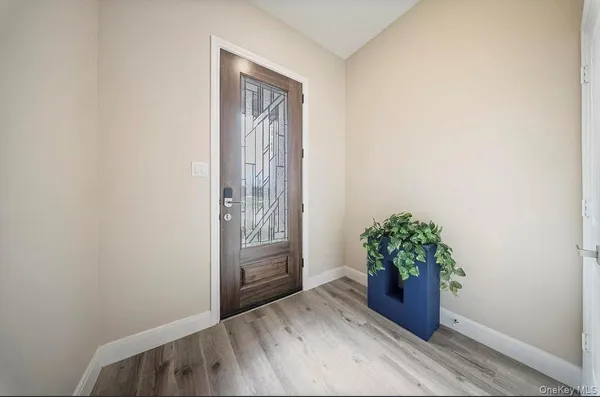 $7,500 | 1113 5th Avenue, New Hyde Park, NY 11040