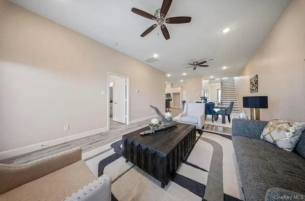 $7,500 | 1113 5th Avenue, New Hyde Park, NY 11040