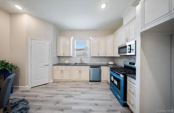 $7,500 | 1113 5th Avenue, New Hyde Park, NY 11040