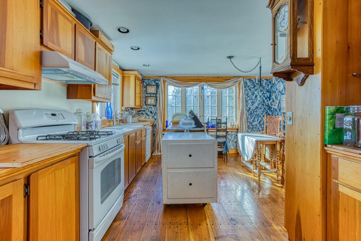 159 Ocean Point Road East Boothbay, ME 04544 - Photo 21 of 45 021
