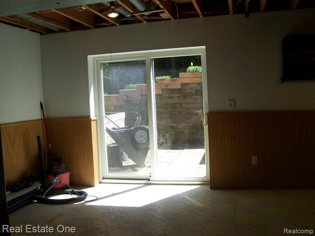 5735 Becker Drive Rochester, MI 48306 - Photo 30 of 39 004 (2).jpg
