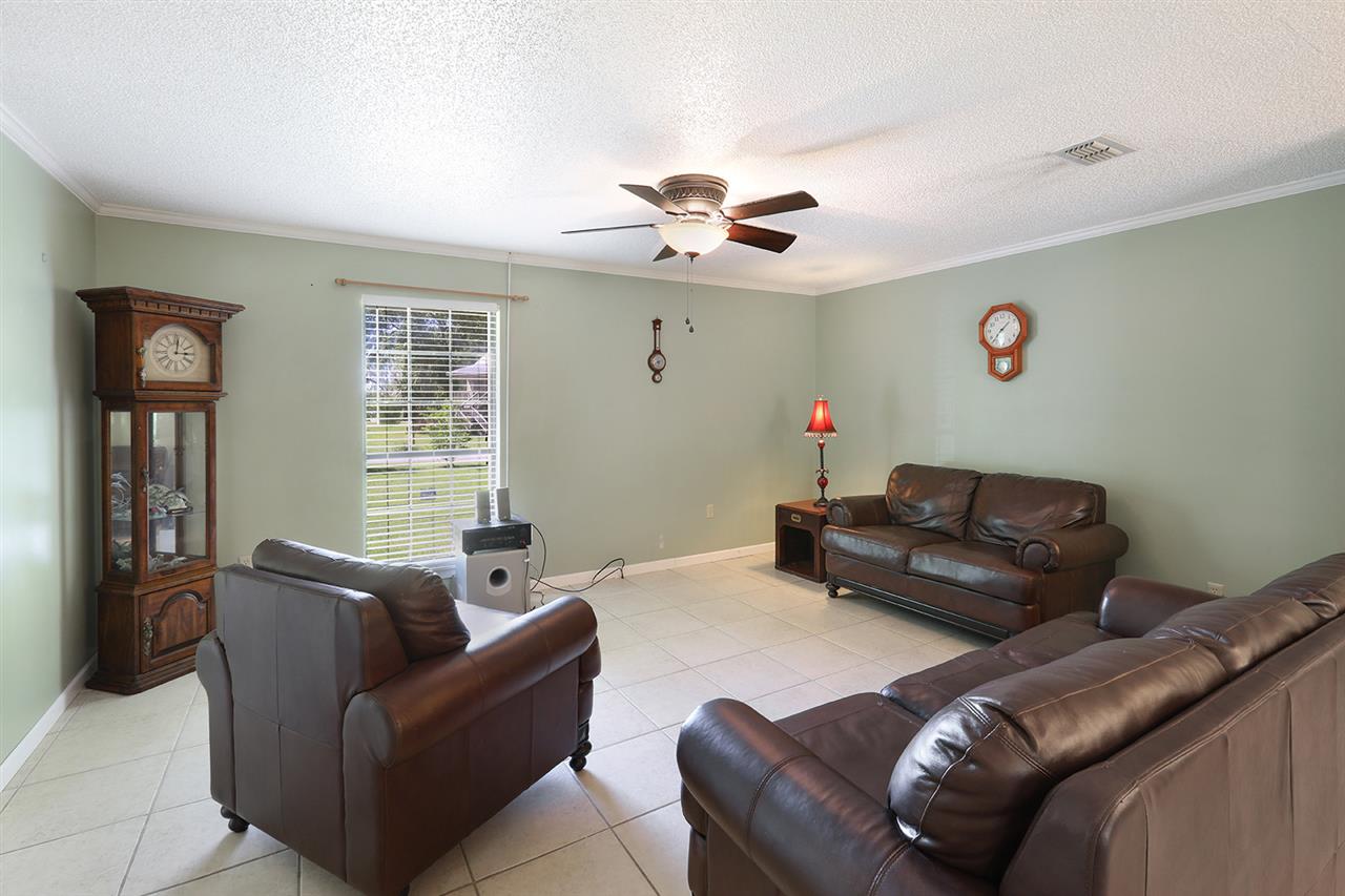 11756 Dogwood Dells Circle Foley, AL 36535 - Photo 7 of 15 Living Room