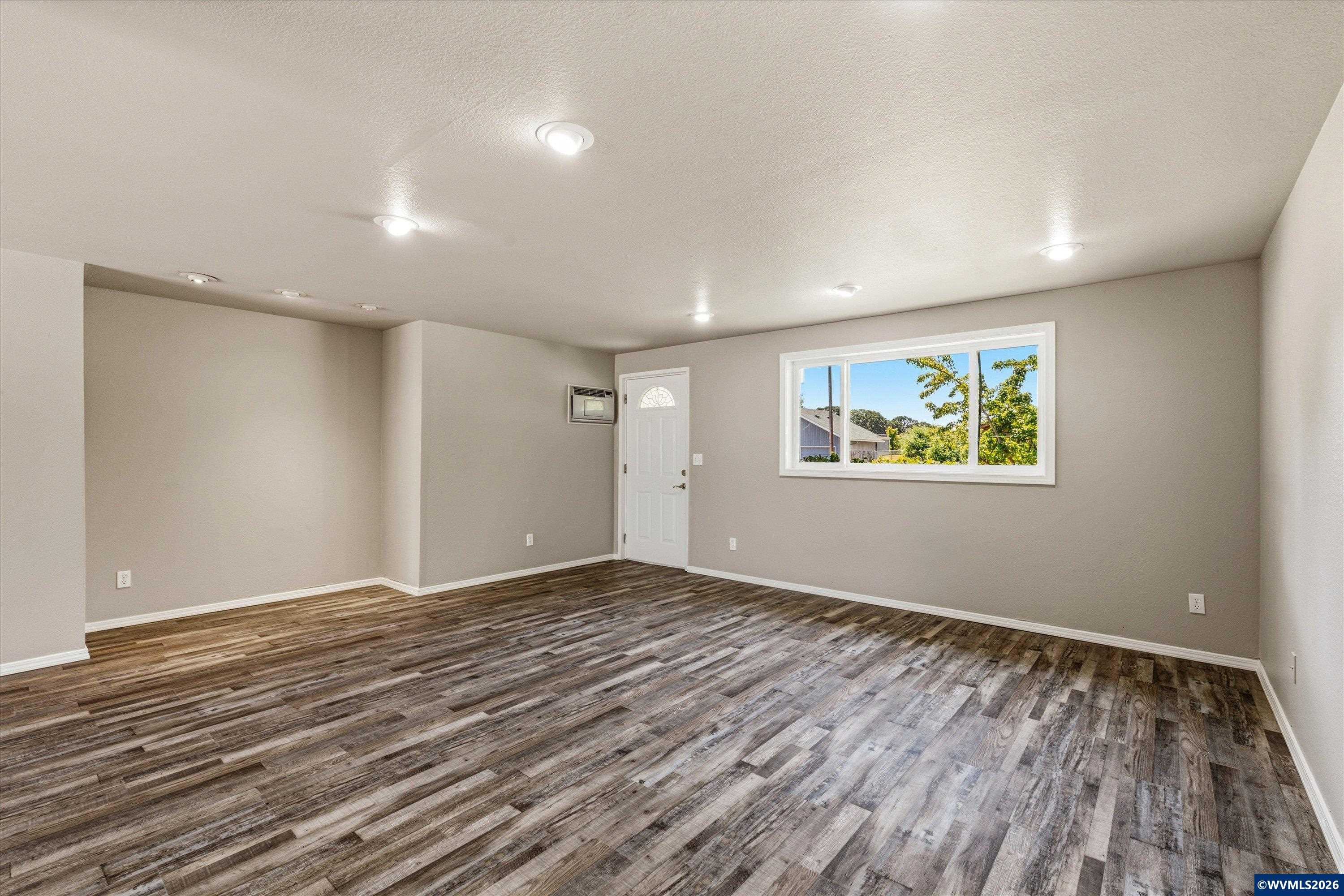 1719 Belmont Loop Southwest Albany, OR 97321 - Photo 4 of 40