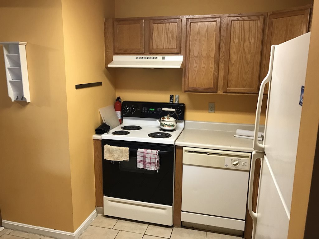 135 English Village Road, Unit 101 Manchester, NH 03102 - Photo 3 of 34