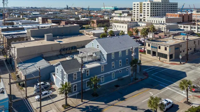 $2,750 | 405 24th Street, Unit 201, Galveston, TX 77550