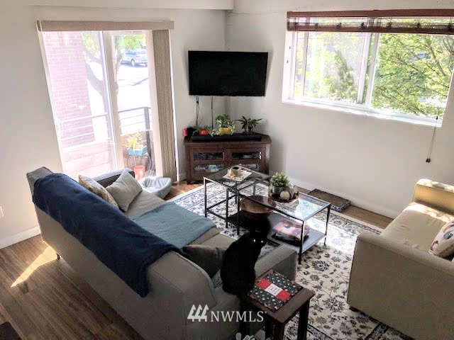 6408 Phinney Avenue North, Unit 3 Seattle, WA 98103 - Photo 3 of 12