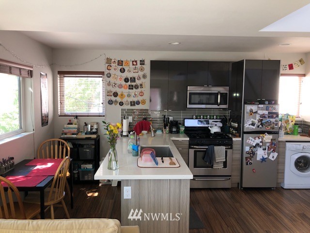 6408 Phinney Avenue North, Unit 3 Seattle, WA 98103 - Photo 4 of 12