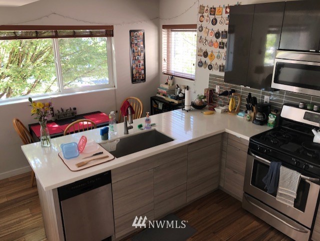 6408 Phinney Avenue North, Unit 3 Seattle, WA 98103 - Photo 5 of 12