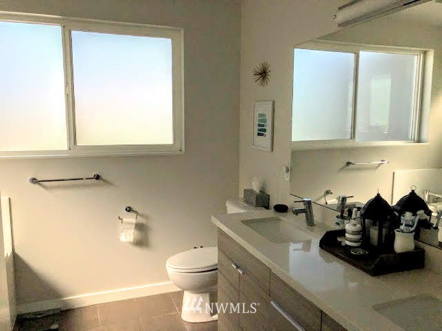 6408 Phinney Avenue North, Unit 3 Seattle, WA 98103 - Photo 7 of 12