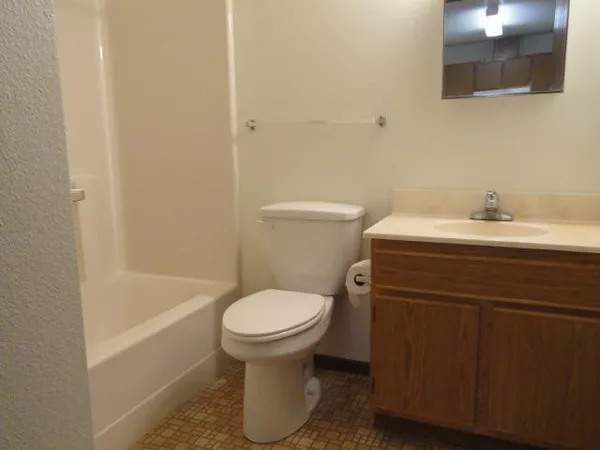 $895 | 222 1st Avenue Northeast, Unit 5, Eagle Bend, MN 56446