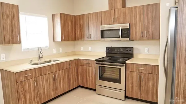$995 | 1408 Deer Hills, Unit 3, Edinburg, TX 78541