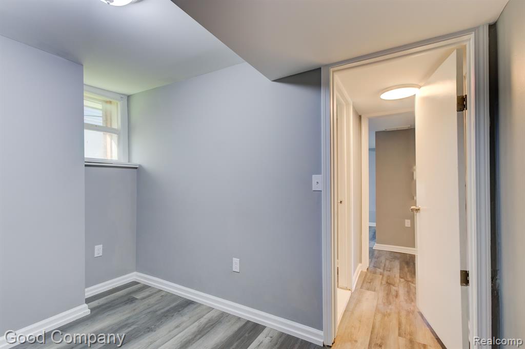 920 East Lincoln Avenue Royal Oak, MI 48067 - Photo 21 of 35