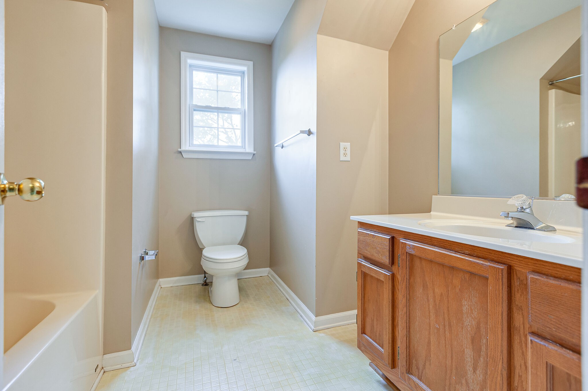 3668 Rutherford Drive Spring Hill, TN 37174 - Photo 21 of 31 a bathroom with a sink toilet and a bathtub