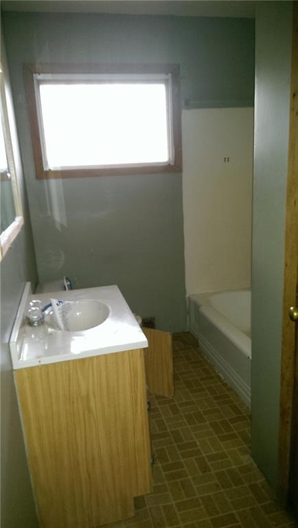 140 Franklin Road New Brighton, PA 15066 - Photo 6 of 9 Main bath
