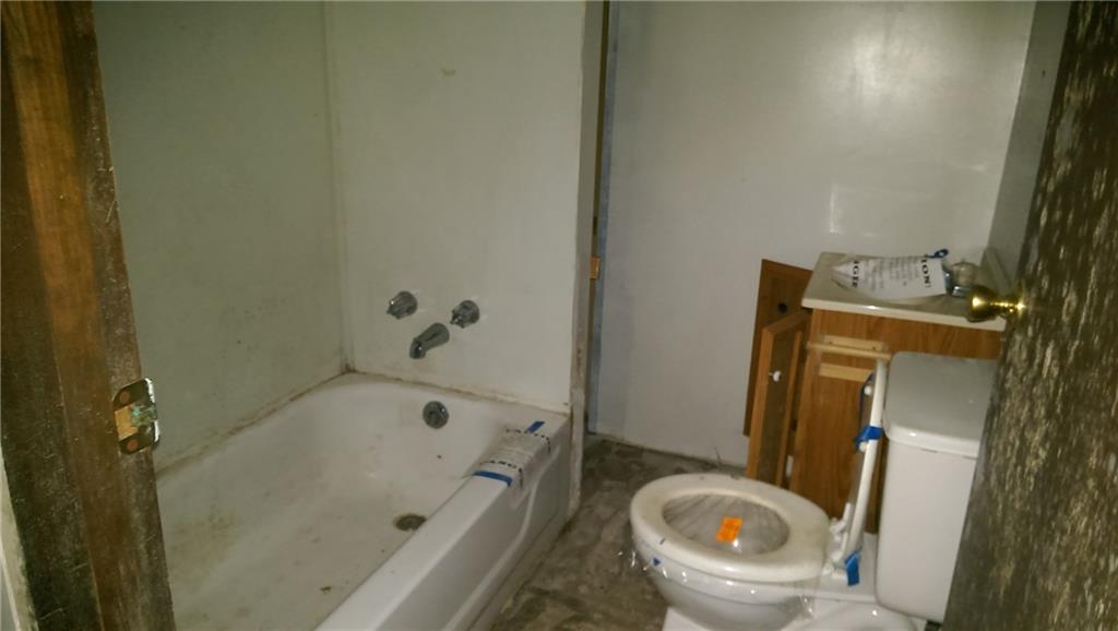 140 Franklin Road New Brighton, PA 15066 - Photo 8 of 9 Lower bath
