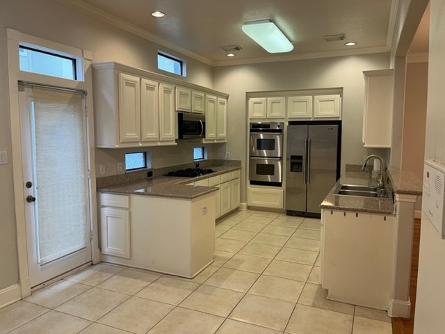 2425 Dorrington Street, Unit B Houston, TX 77030 - Photo 9 of 31 a kitchen with stainless steel appliances granite countertop a refrigerator and a stove