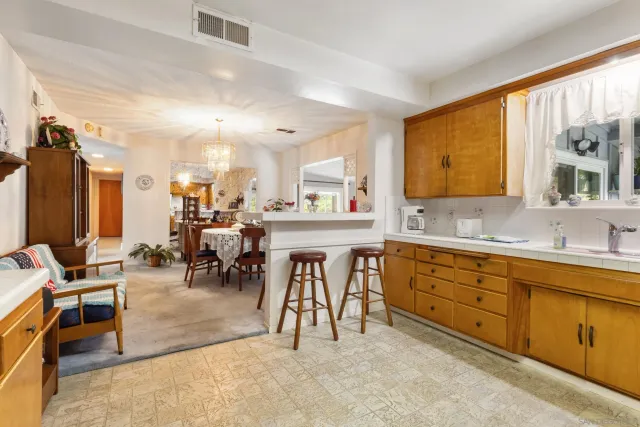 $779,900 | 1724 South Santa Fe Avenue, Vista, CA 92084