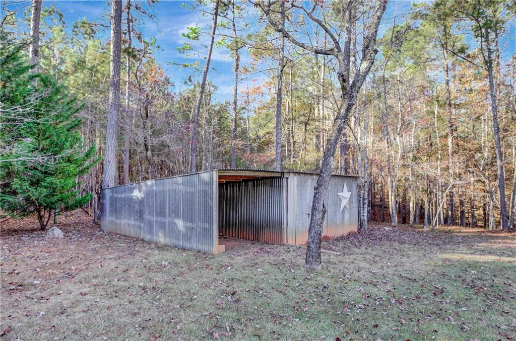 10185 Henry Mill Road Chattahoochee Hills, GA 30213 - Photo 32 of 41 a backyard of a house with lots of green space