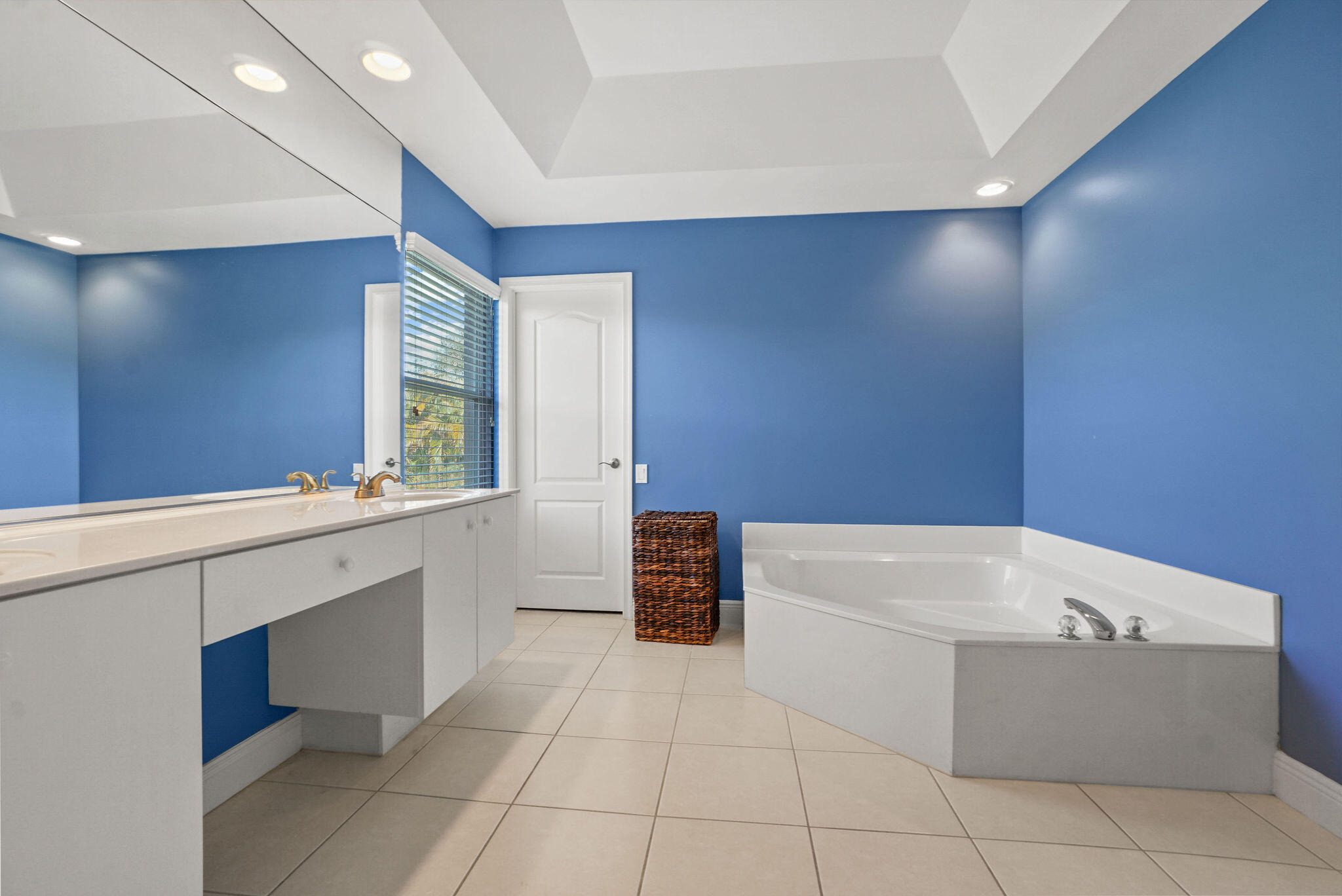 235 Sparrow Point Jupiter, FL 33458 - Photo 17 of 36 Primary Bath