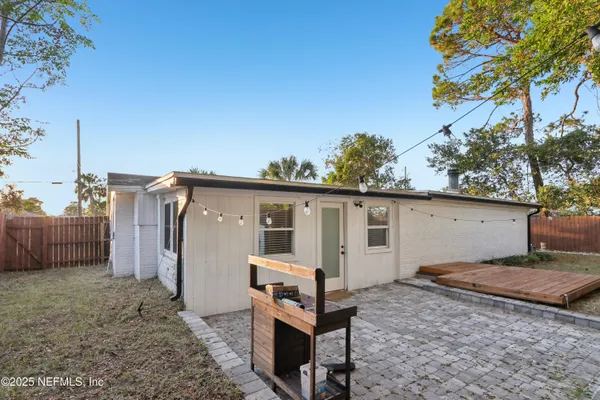 a view of a house with a backyard