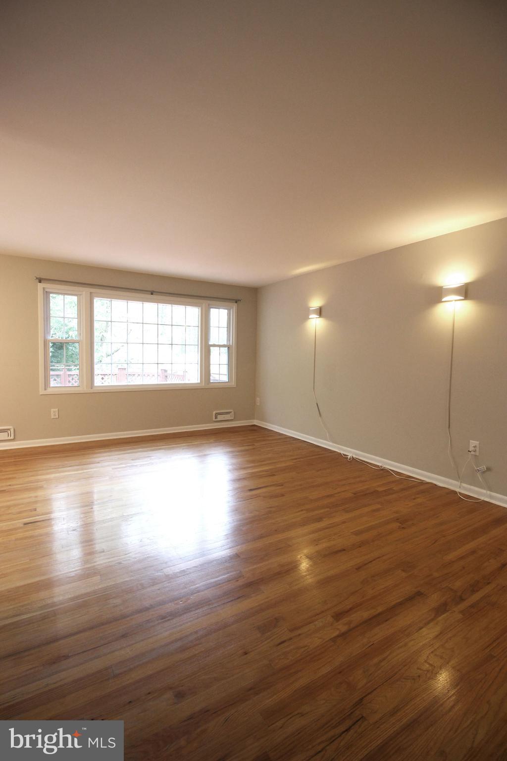 6211 Duntley Court Springfield, VA 22152 - Photo 3 of 53